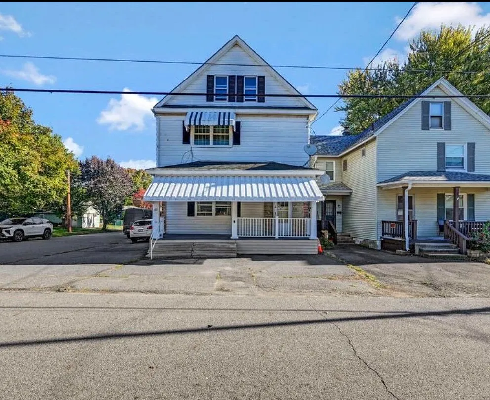 4 bed, 900 sqft, $1,295 — Photo 1