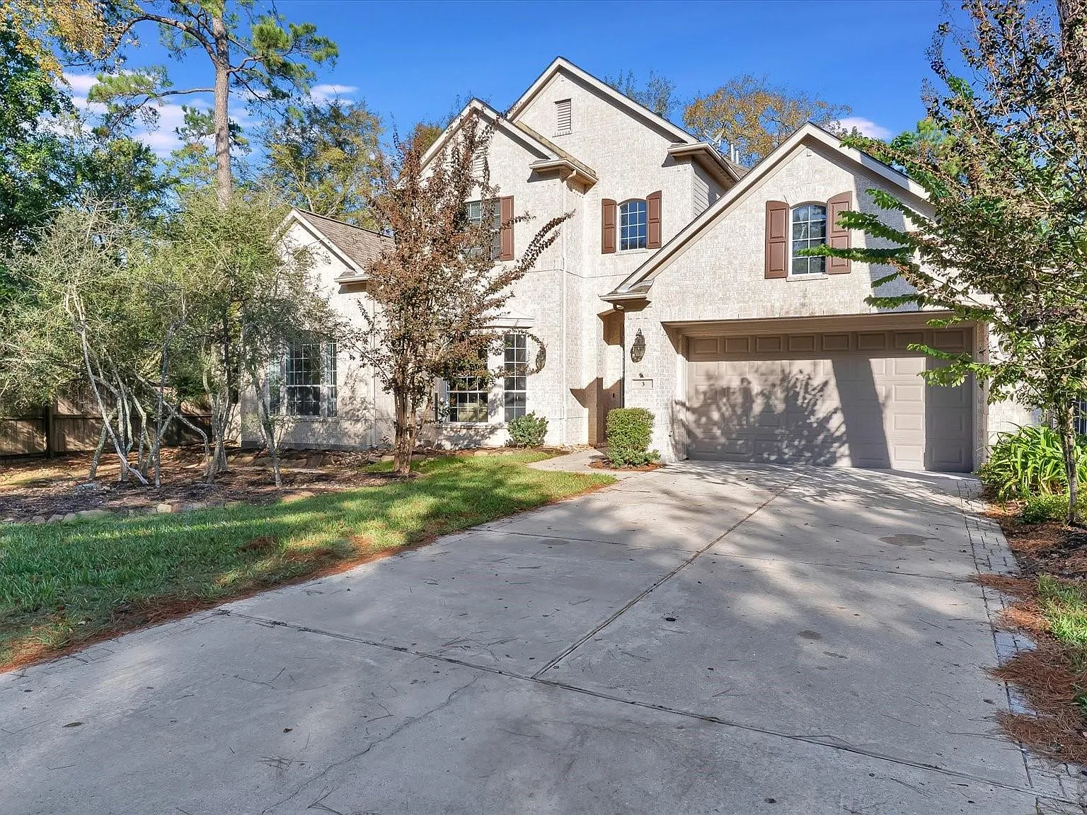 4 bed, 4.5 bath, 4544 sqft, $6,900 — Photo 2