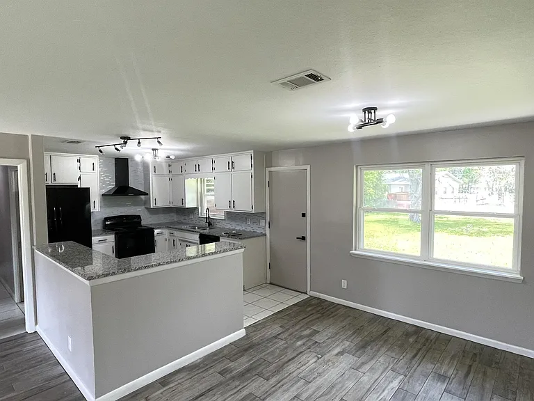 5067 Lincolnshire Rd — Photo 4