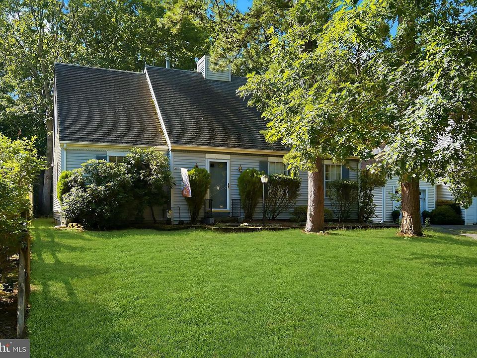 1st image of 526 E Revere Way