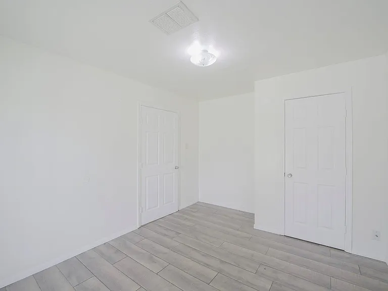 9811 Mango St — Photo 7