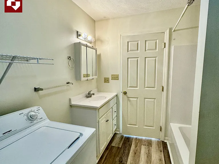 646-650 Hillwood Dr #652 — Photo 16