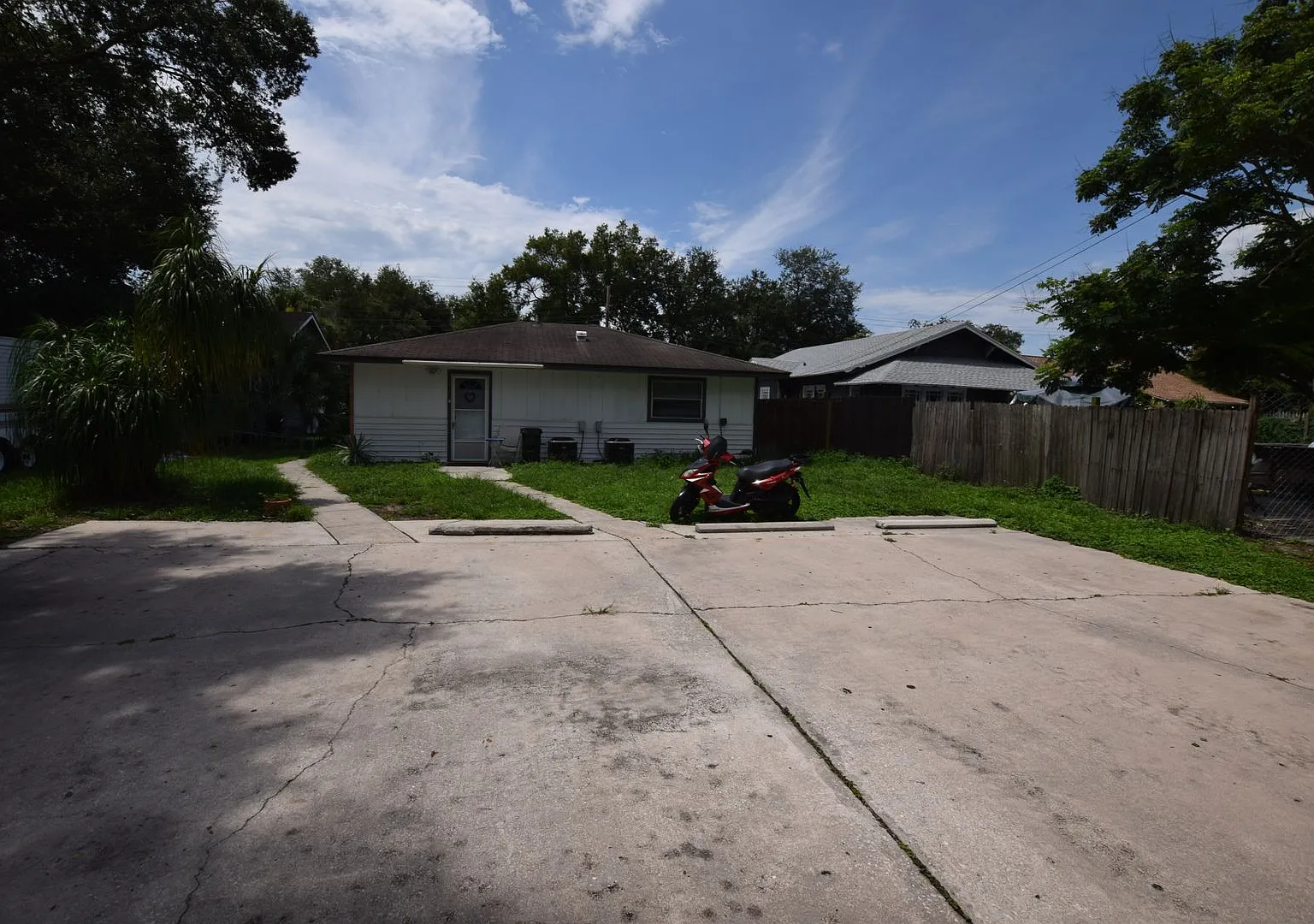 2/1 Duplex For Rent at 305 West Hancock Street Lakeland, FL 33803 — Photo 3