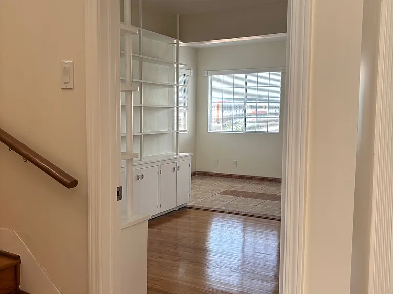 221 N Commonwealth Ave — Photo 22