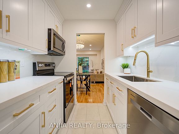 5th image of 161 Tamarack Dr