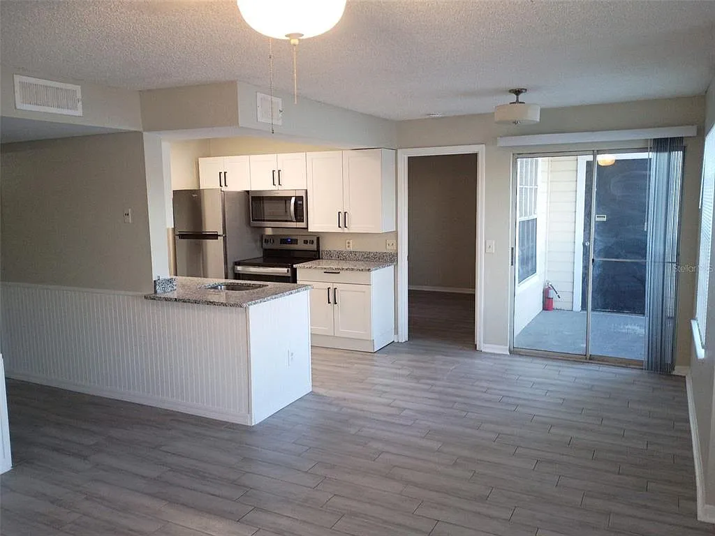 1037 S Hiawassee Rd — Photo 3