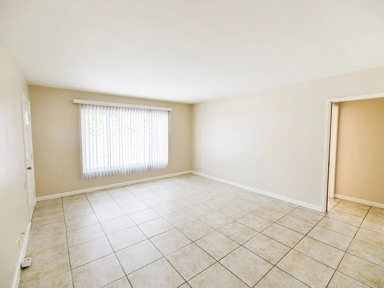 219 W Avenida Palizada — Photo 10