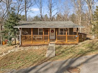 2106 Hickory Manor Rd, Pigeon Forge, TN 37862