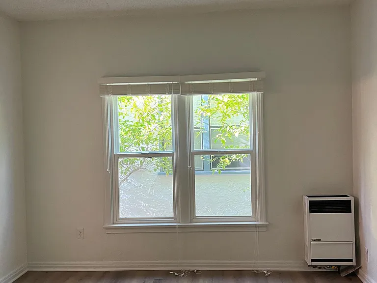 1552 N Commonwealth Ave #4 — Photo 12