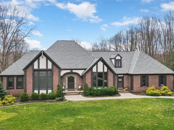 11365 Saybrook Ln, Chagrin Falls, OH 44023