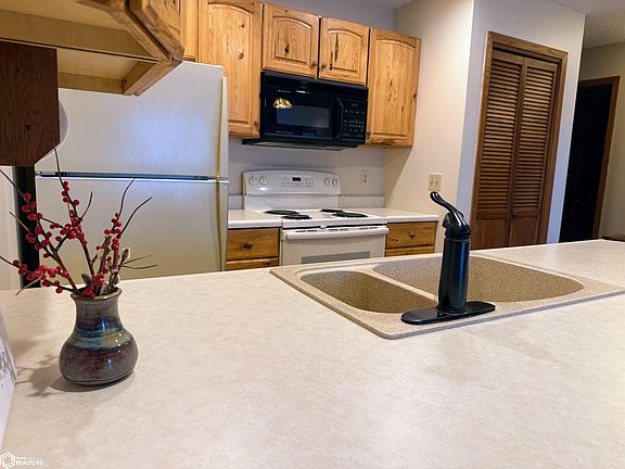 4th image of 414 E Lake St APT 8