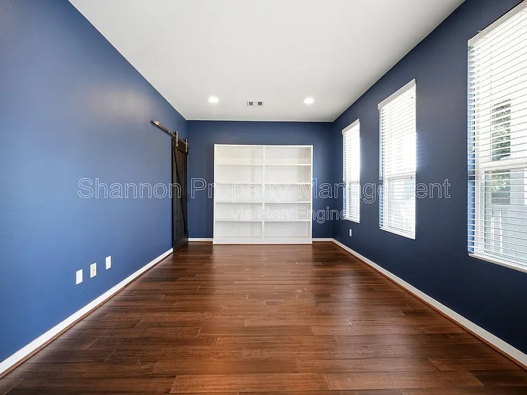 605 Dumble St — Photo 31