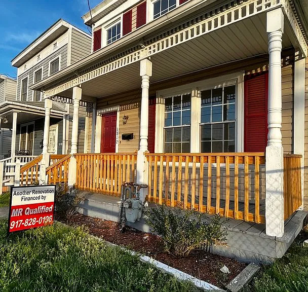 1812 Everett St — Photo 2
