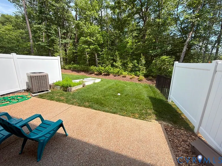 11403 Hayloft Ln — Photo 4