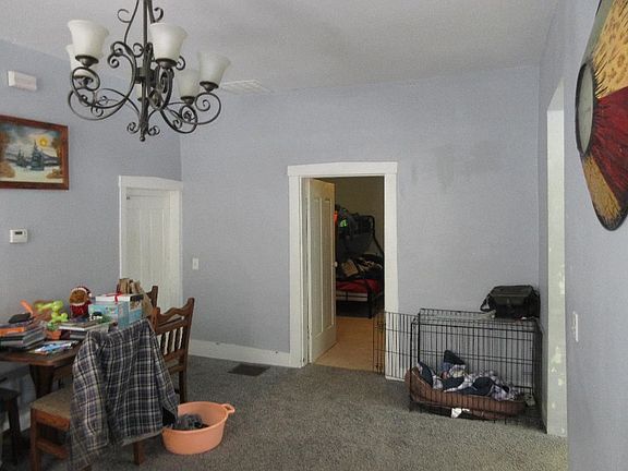 4th image of 212 E Walnut St