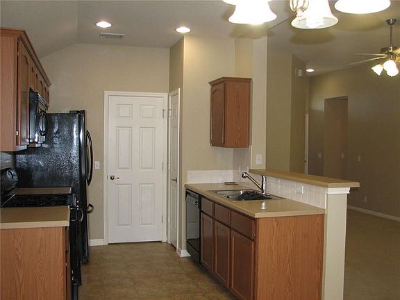 3rd image of 123 Bayliss St