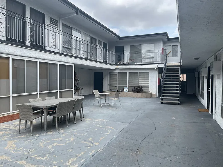 Jordan Court Apartments — Photo 12