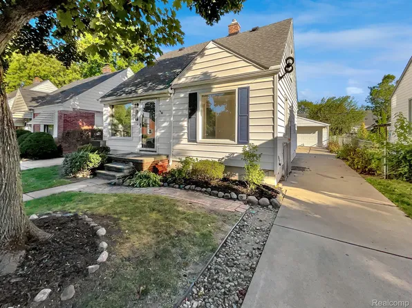 3223 Croissant St, Dearborn, MI 48124
