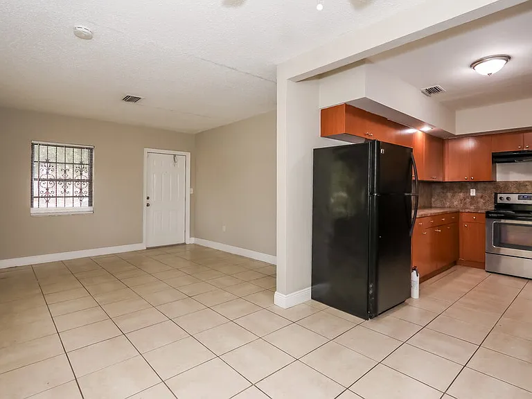 15420 NW 27th Pl — Photo 10