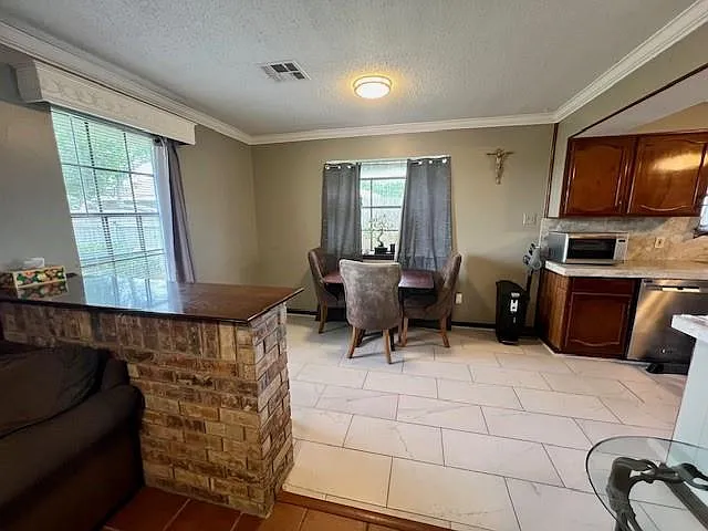 832 Dolphin Ct — Photo 4