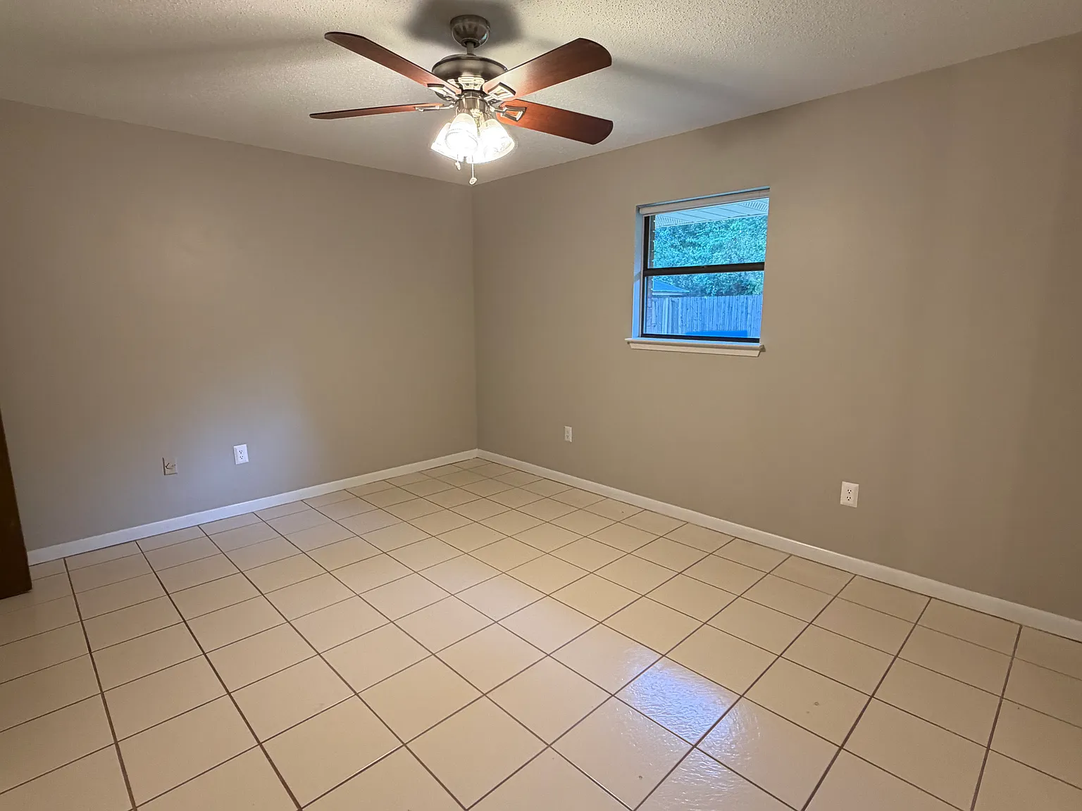 3 bed, 1500 sqft, $1,600 — Photo 4