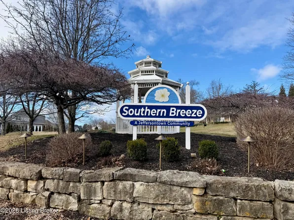 9807 Southern Breeze Ln, Jeffersontown, KY 40299