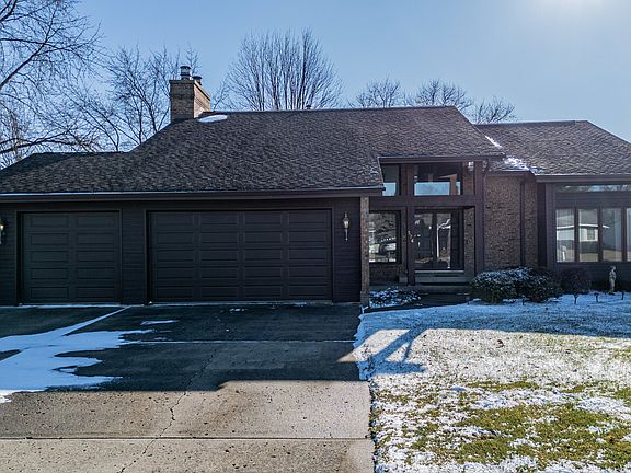 4th image of 576 Anita Ln