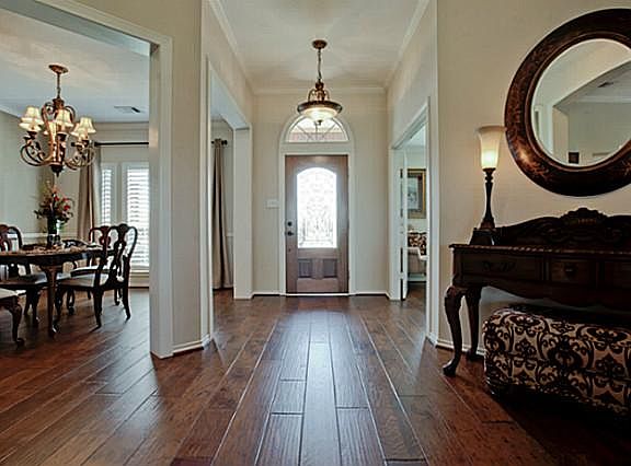 3rd image of 1910 Poplar Dr