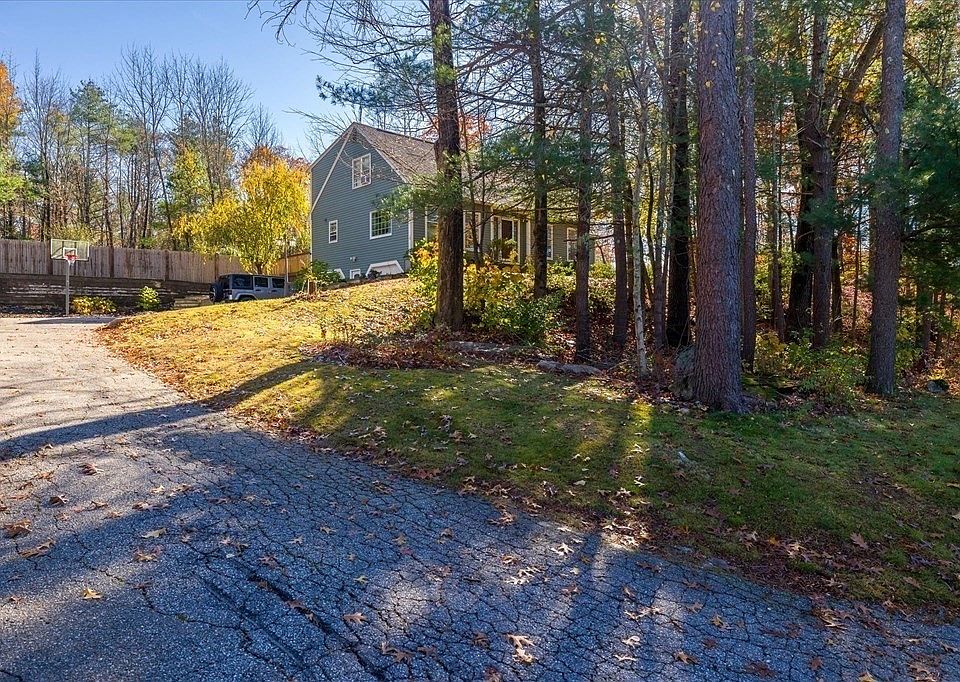 1047 Dennison Dr, Southbridge, MA 01550 Zillow