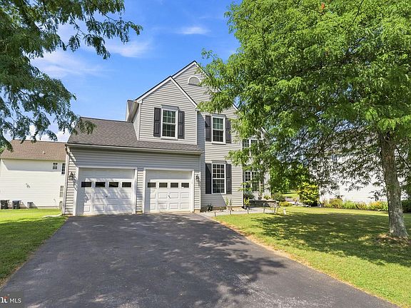 2nd image of 21 N Danbury Cir