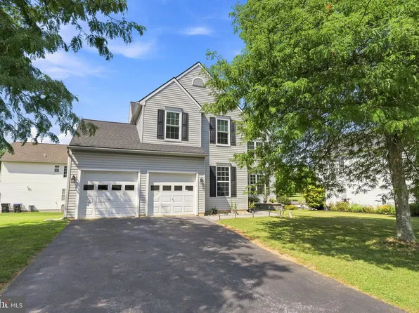 21 N Danbury Cir, Coatesville, PA 19320