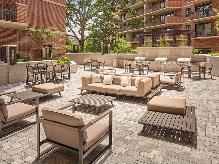 Outdoor Entertainment Area with Grilling Stations