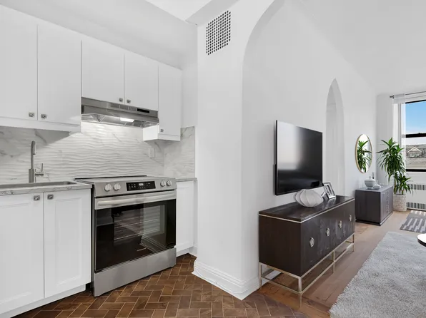 130 Bayridge Parkway image 4 of 10