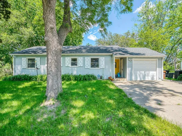 1517 Larpenteur Ave E, Maplewood, MN 55109