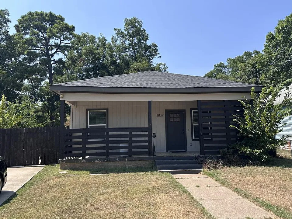 2903 Carpenter Ave