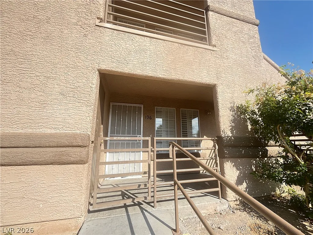 2 bed, 2.0 bath, 882 sqft, $1,200 — Photo 2