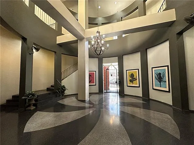 2 bed, 1.0 bath, 926 sqft, $2,000 — Photo 2