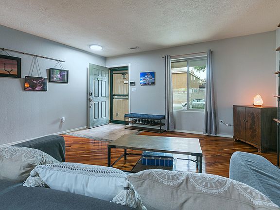 3rd image of 10408 Calle Alma NW
