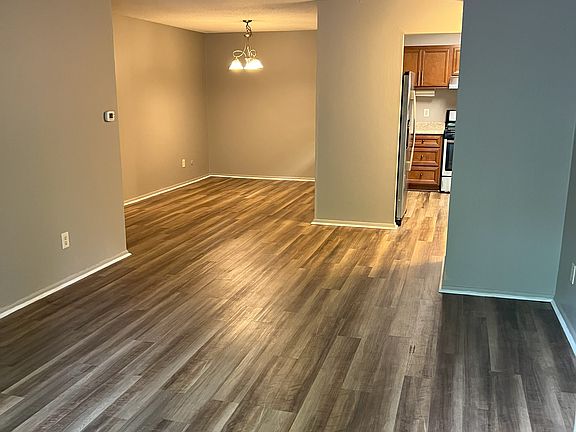 3rd image of 444 N Clay Ave