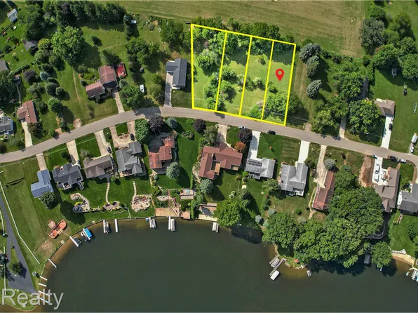 14031 Shannon Dr, Cement City, MI 49233