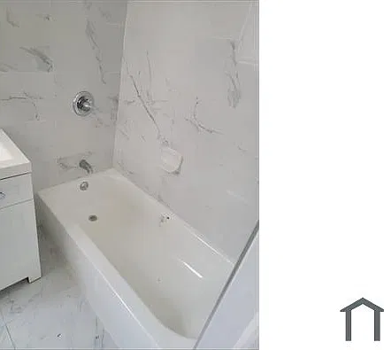 3 bed, $3,373 — Photo 2