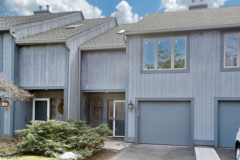 1st image of 17 DARYL CT
