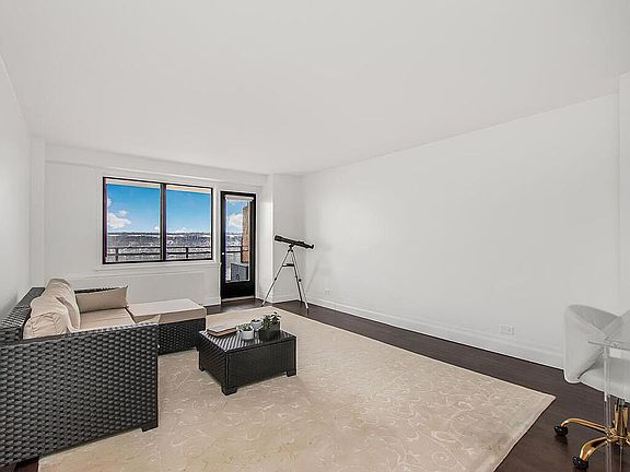 3rd image of 3671 Hudson Manor Ter APT 17A
