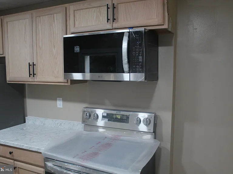 446 Goethe St — Photo 8