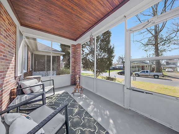 4th image of 2156-2158 Bayard Park Dr