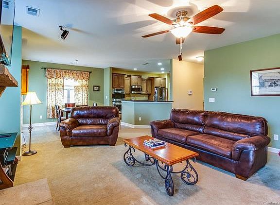 4th image of 154 Wellshire St #100