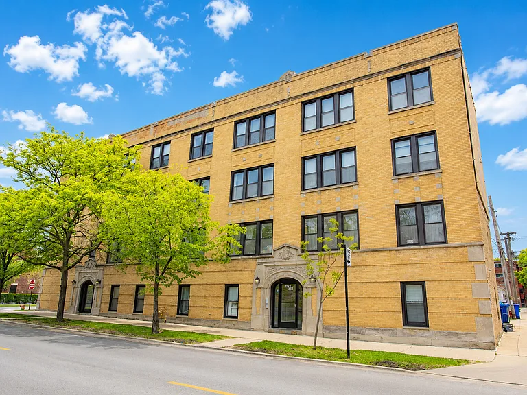 6150 N Ravenswood Ave #4 — Photo 1