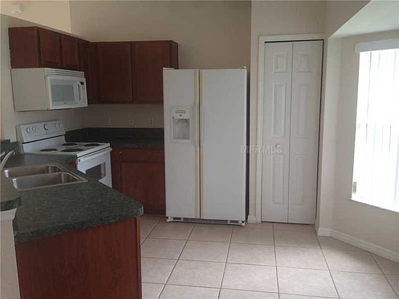 4th image of 2149 Giles St