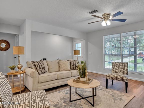 4th image of 1322 CHABLIS Court
