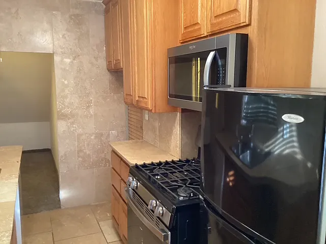 2409 Manhattan Ave #A — Photo 11